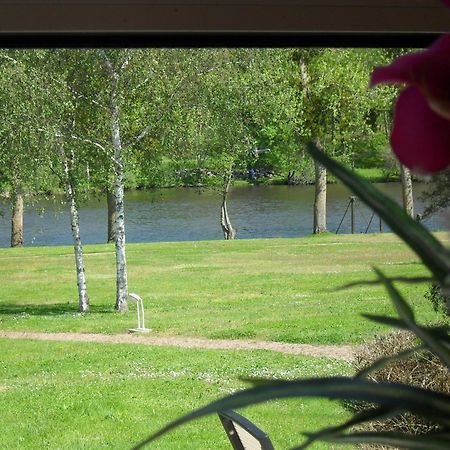 Logis Hotel Val De Vienne Le Vigeant ภายนอก รูปภาพ
