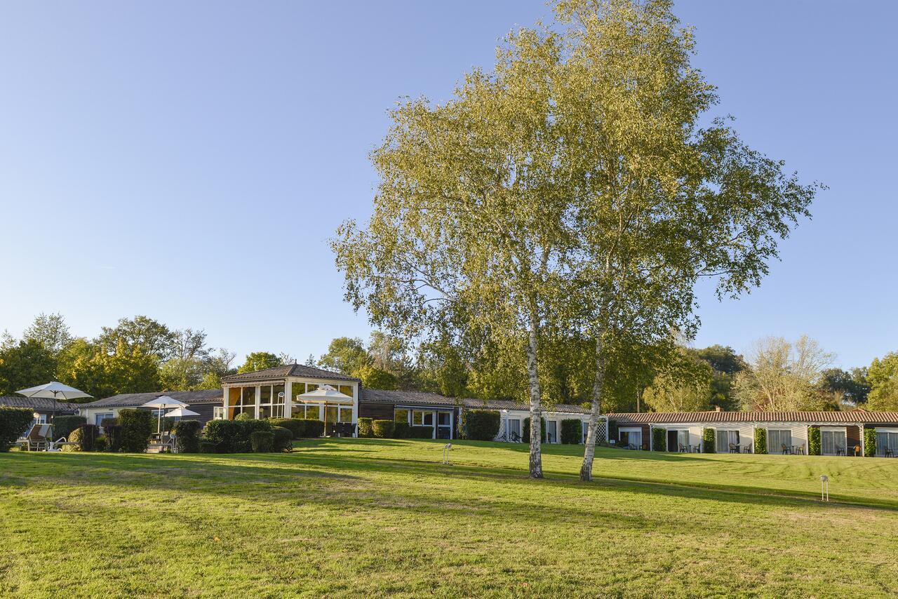Logis Hotel Val De Vienne Le Vigeant ภายนอก รูปภาพ