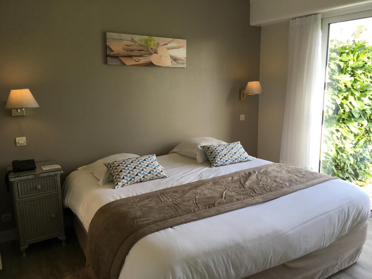 Logis Hotel Val De Vienne Le Vigeant ภายนอก รูปภาพ