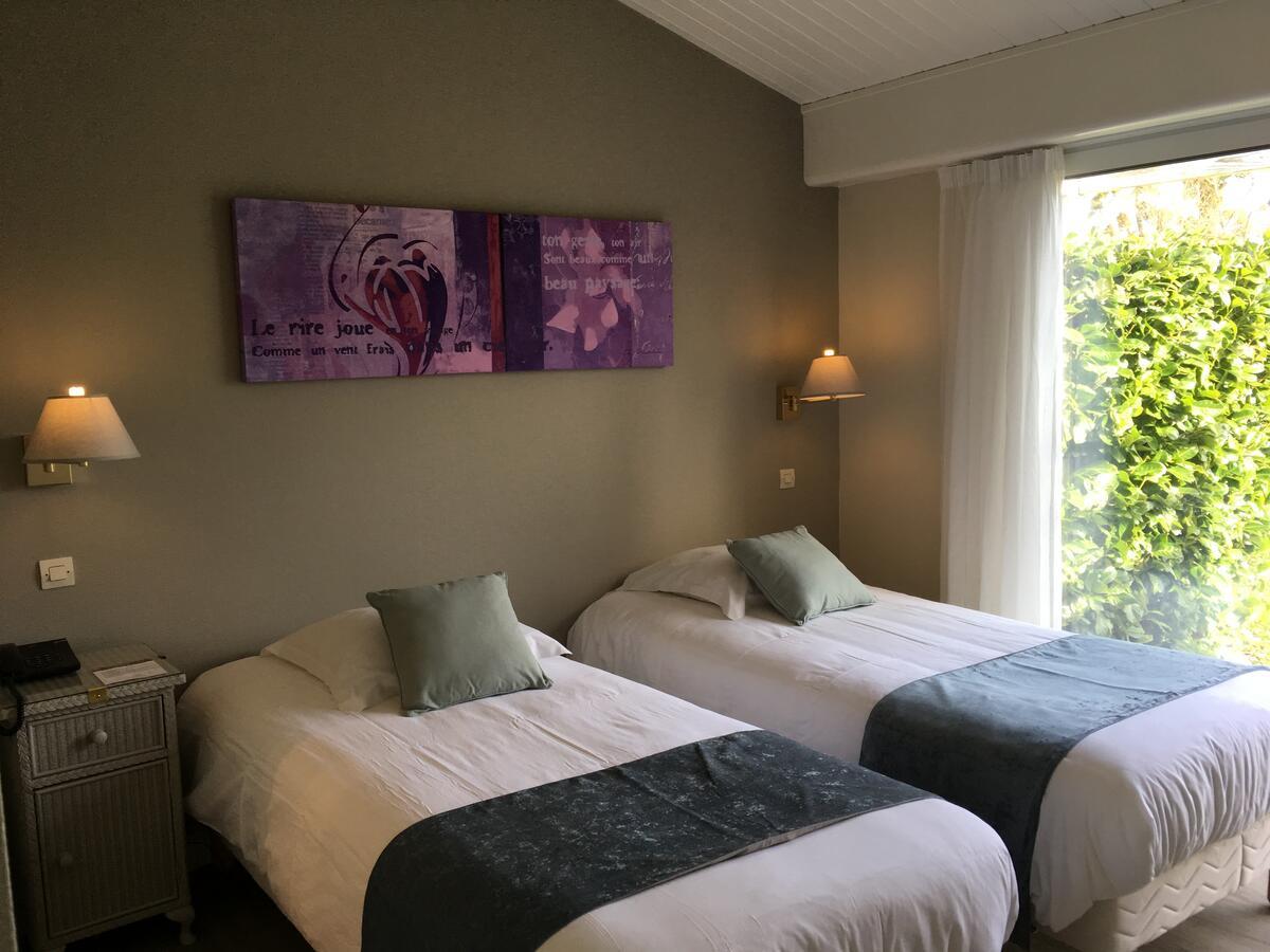 Logis Hotel Val De Vienne Le Vigeant ภายนอก รูปภาพ