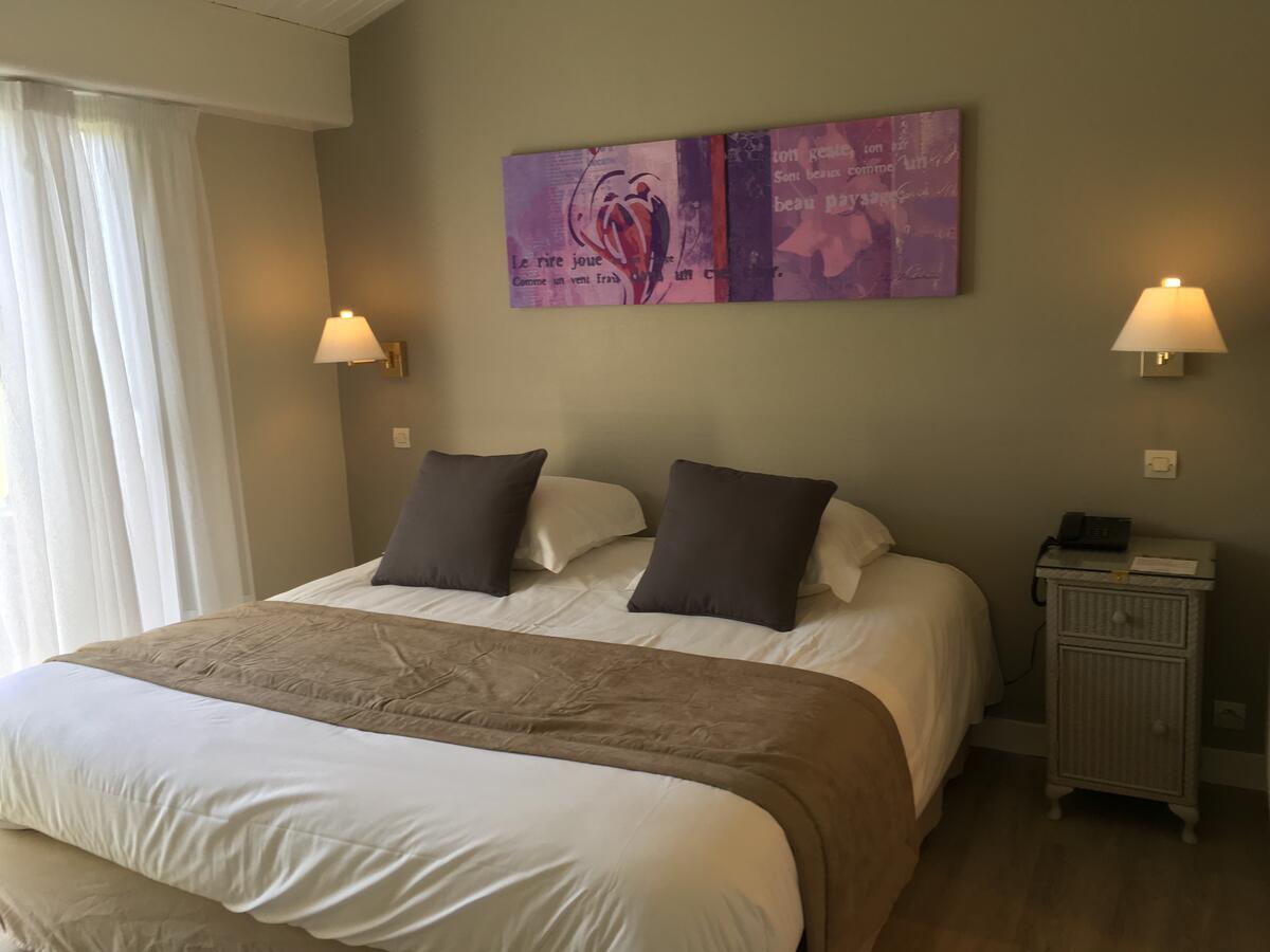 Logis Hotel Val De Vienne Le Vigeant ภายนอก รูปภาพ