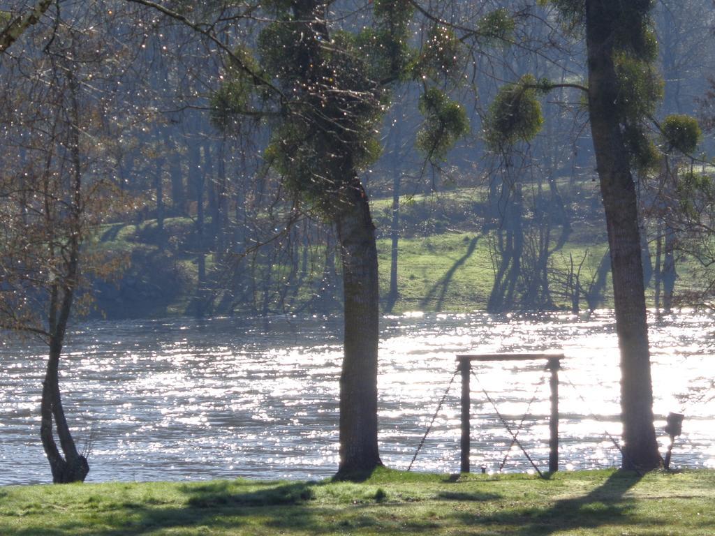 Logis Hotel Val De Vienne Le Vigeant ภายนอก รูปภาพ
