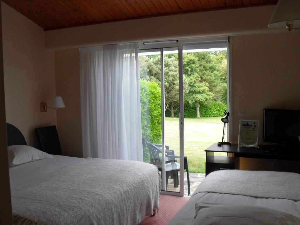 Logis Hotel Val De Vienne Le Vigeant ห้อง รูปภาพ