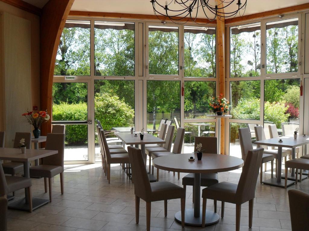 Logis Hotel Val De Vienne Le Vigeant ภายนอก รูปภาพ