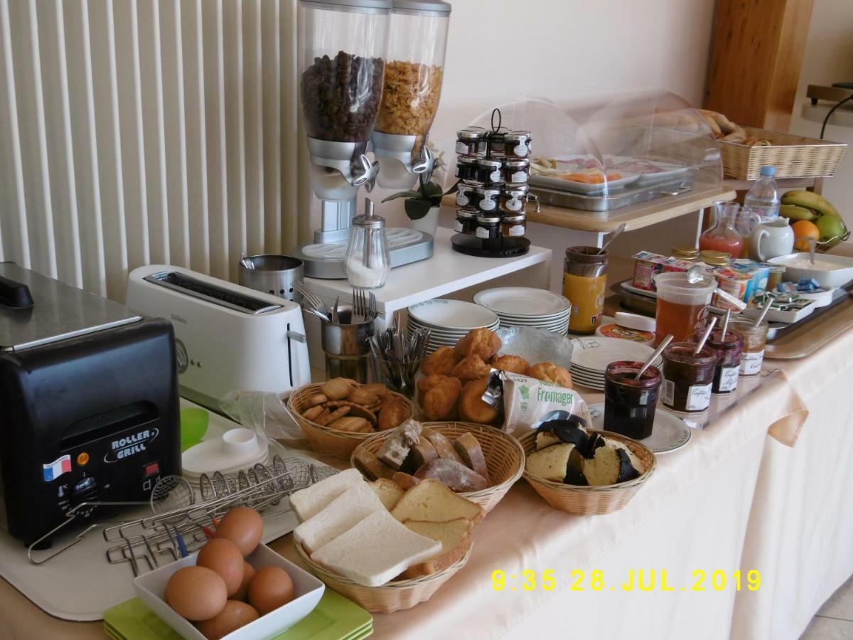 Logis Hotel Val De Vienne Le Vigeant ภายนอก รูปภาพ