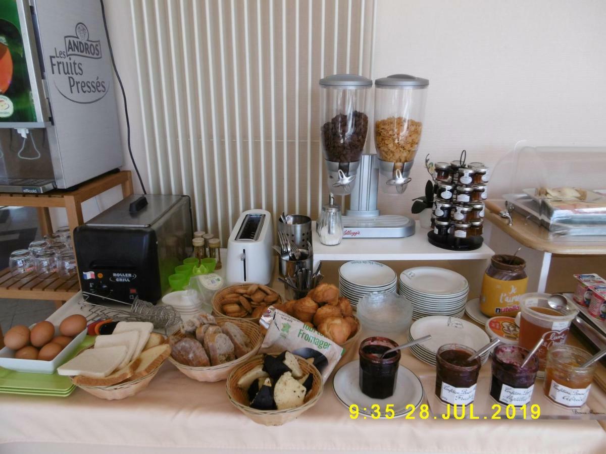Logis Hotel Val De Vienne Le Vigeant ภายนอก รูปภาพ