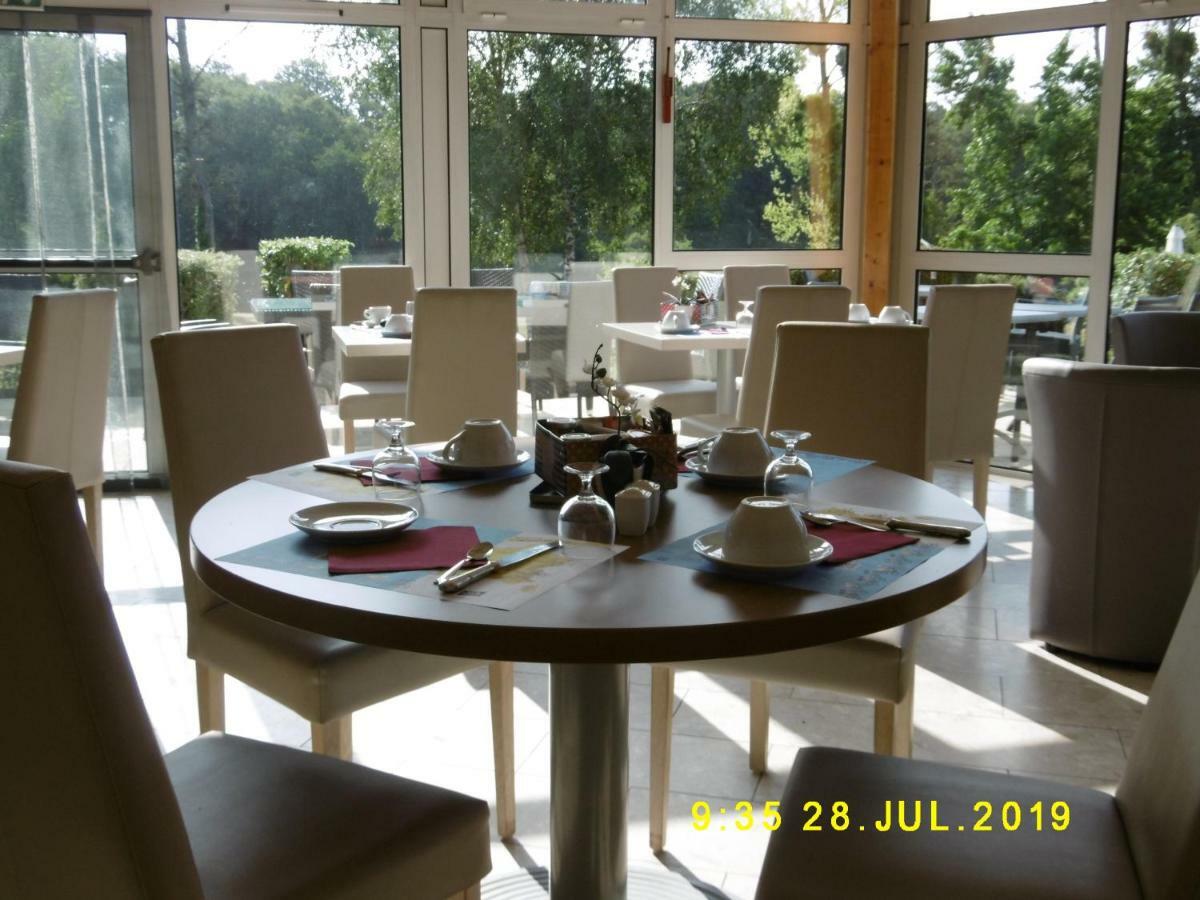 Logis Hotel Val De Vienne Le Vigeant ภายนอก รูปภาพ