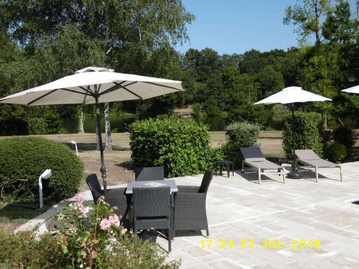 Logis Hotel Val De Vienne Le Vigeant ภายนอก รูปภาพ