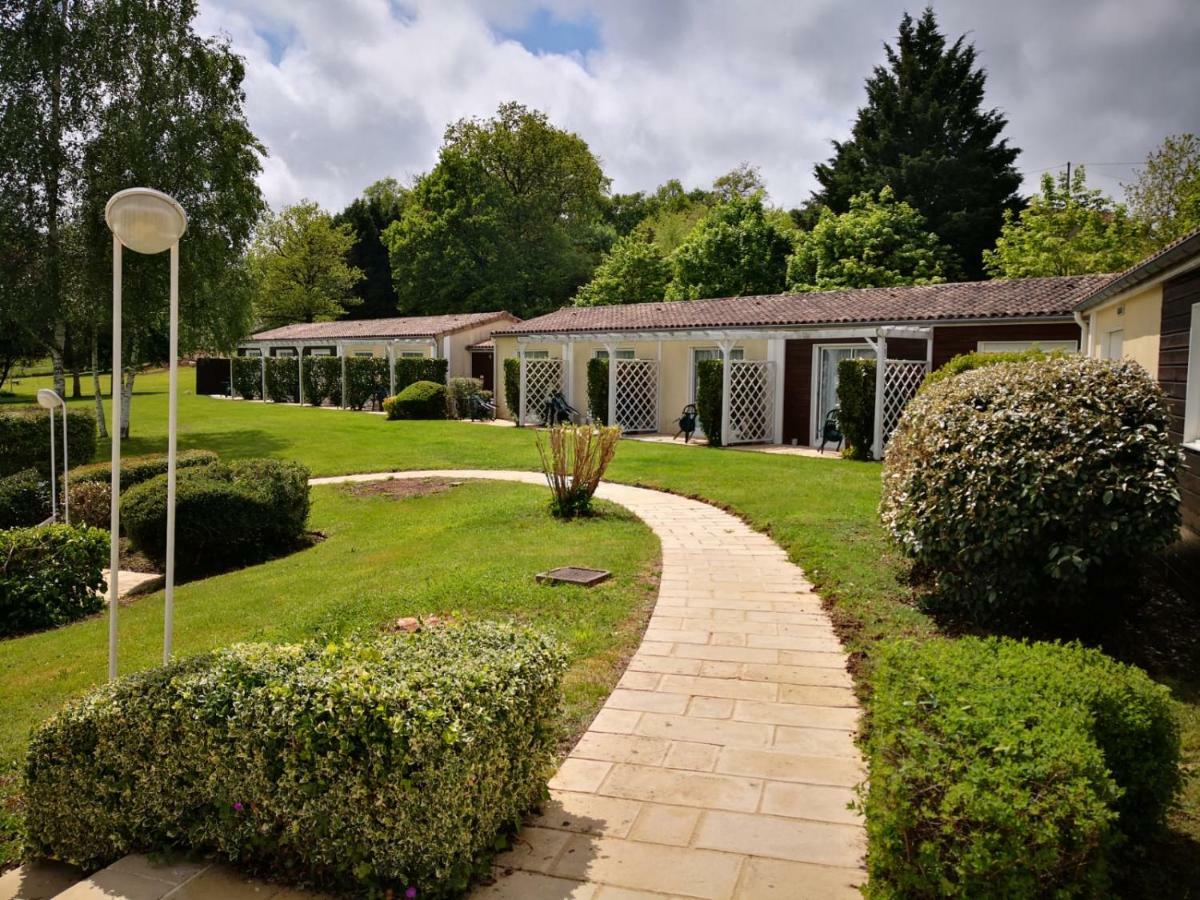 Logis Hotel Val De Vienne Le Vigeant ภายนอก รูปภาพ