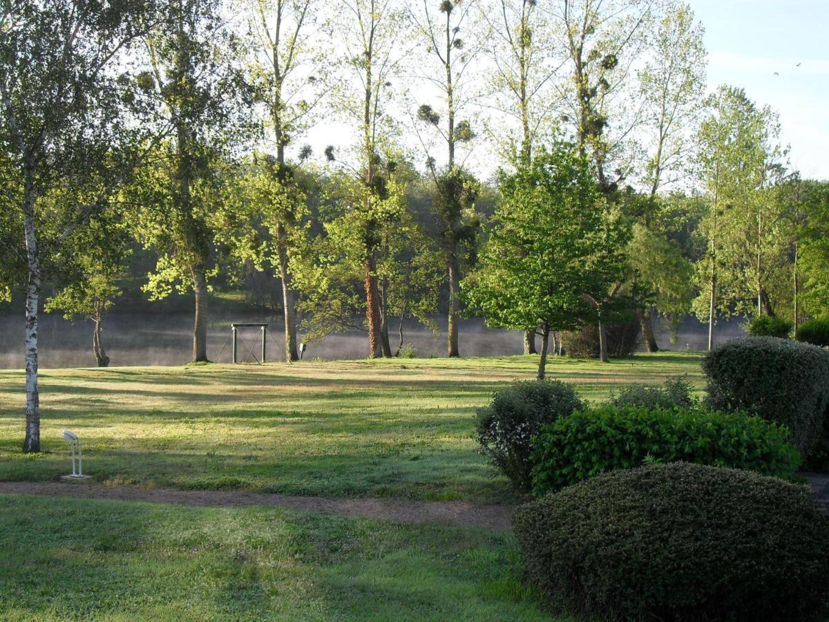 Logis Hotel Val De Vienne Le Vigeant ภายนอก รูปภาพ
