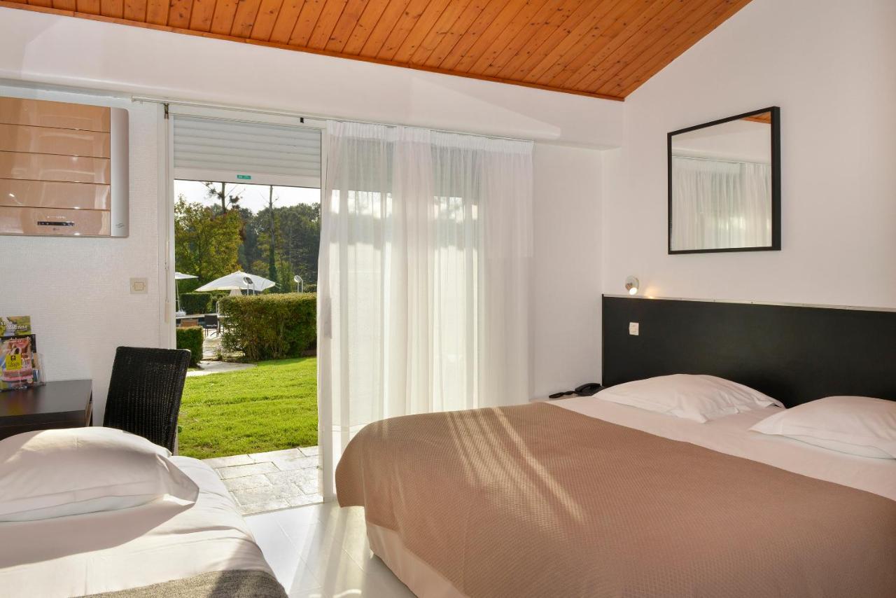 Logis Hotel Val De Vienne Le Vigeant ภายนอก รูปภาพ